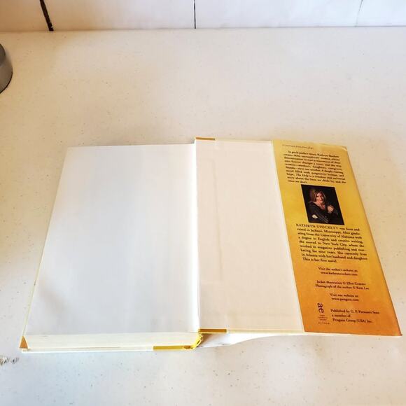 The Help by Kathryn Stockett Hardcover Bestseller Book - Picture 5 of 8